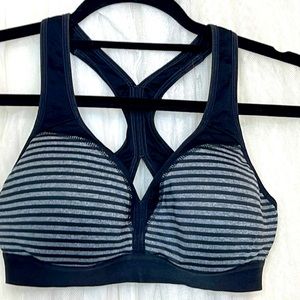 ⭐️ Sports Bra black & grey stripes racer back work out middrift top women M